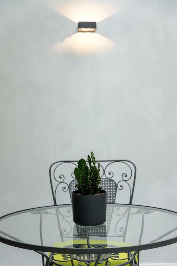 Central Cozy Studio With A Secret Garden Atena Exterior foto